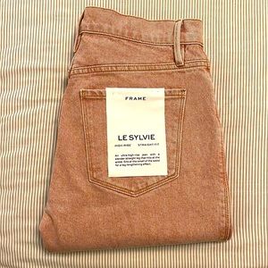 NWT FRAME Denim Le Sylvie High Rise Straight Fit